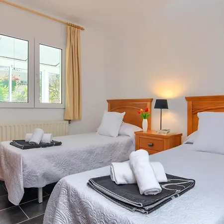 Doudou By Aguilarent Denia